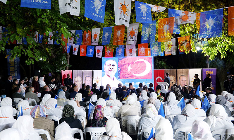 AK Parti Eskiehirde Sarcakaya ve Mihalgazi ilelerinde cokulu kongre<