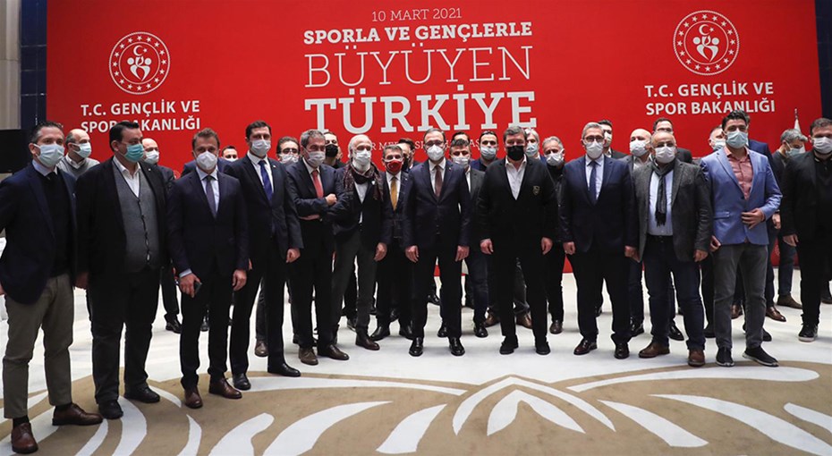 BAKAN KASAPOĞLU SPOR MEDYASININ YÖNETİCİLERİYLE BİR ARAYA GELDİ