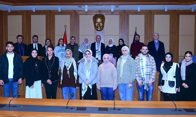 Rektör Erdal, Filistinli öğrencilerle bir araya geldi