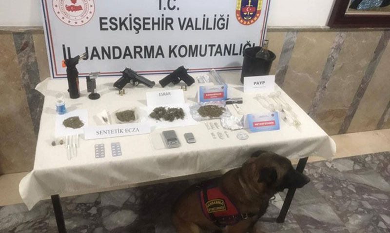 Jandarma Eskişehir’de Ocak ayında da uyuşturucu satıcılarına göz açtırmadı
