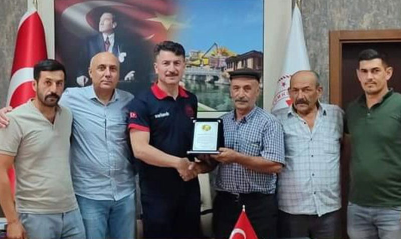 reticilerden tarm il mdr ve ekibine plaket