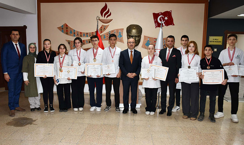 Ali Gven Turizm Mesleki ve Teknik Anadolu Lisesi Yiyecek ecek Hizmetleri Alan rencilerinden Byk Baar