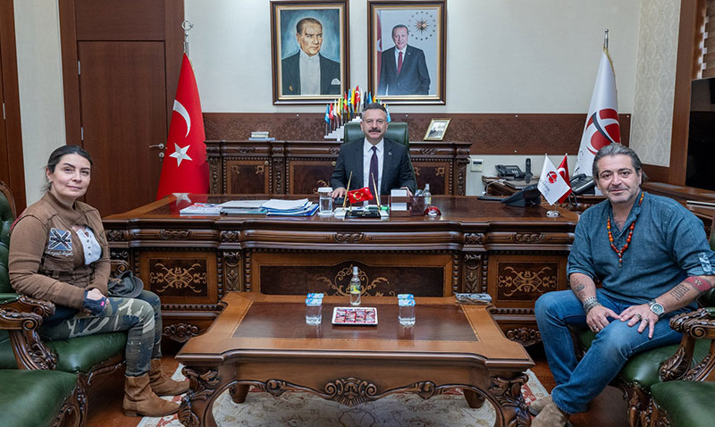 Ünlü Şef Hazer Amani, Eskişehir Valisi Aksoy’u Ziyaret Etti