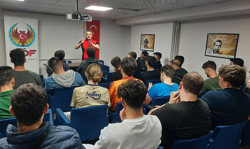 Yurtlarda "Narko Gençlik ve Güvenli Gelecek" Seminerleri Eskişehirli Gençleri Bilinçlendiriyor