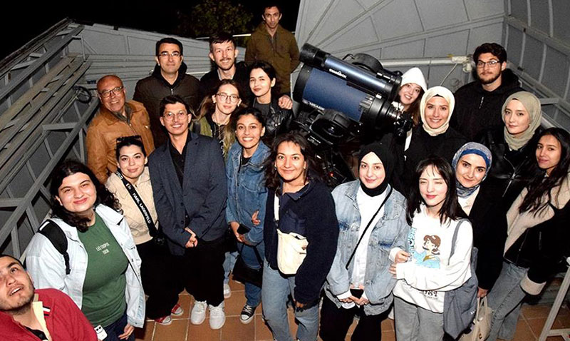 Teleskop Ucundan İlkbahar Gökyüzü: Derin Uzayda Paydaşlık Yolculuğu