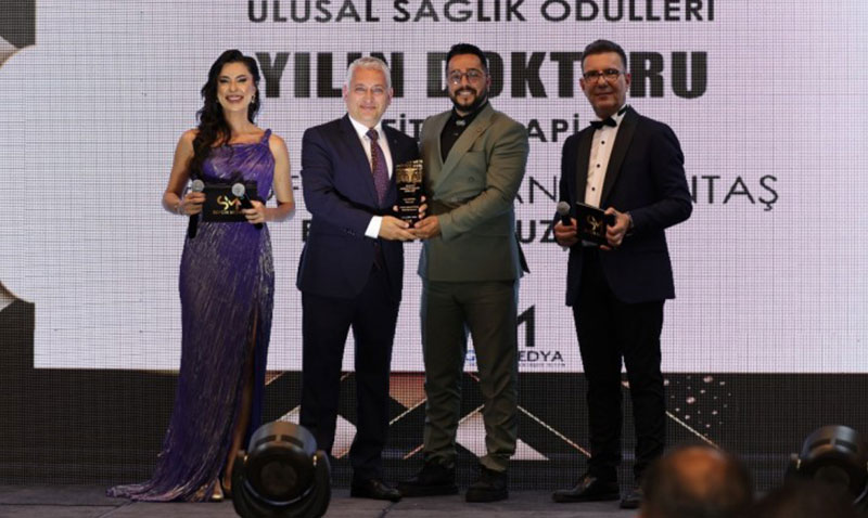 Prof. Dr. Ayhan Altıntaş’a fitoterapi alanında ödül