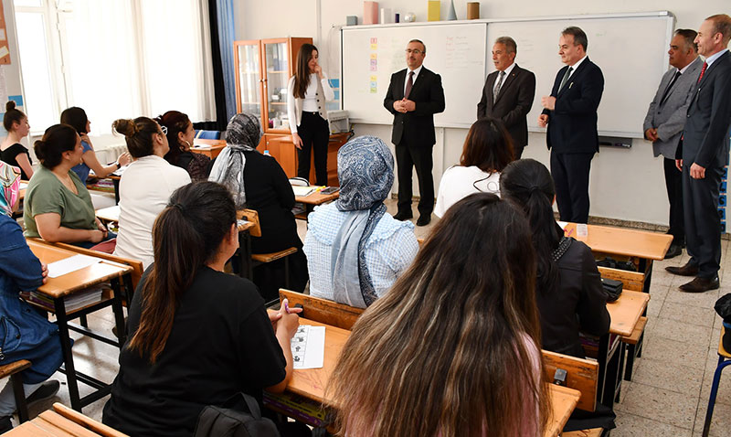 İl Milli Eğitim Müdürü Aydın’dan Mahalle Kurslarına Ziyaret