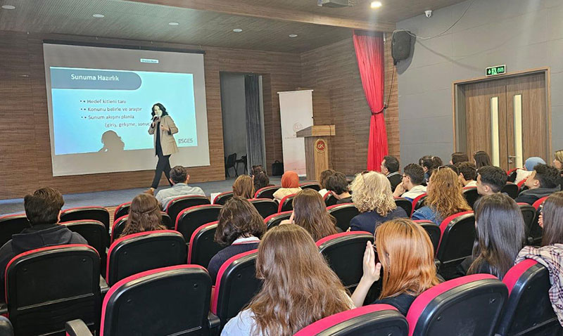 ESGES II Öncesinde Gençlere Etkili Sunum Teknikleri Eğitimi