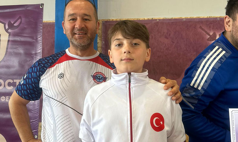 Eskrimde Uluslararası Başarı: Eskişehirli Sporcular Bulgaristan’da Derece Elde Etti!