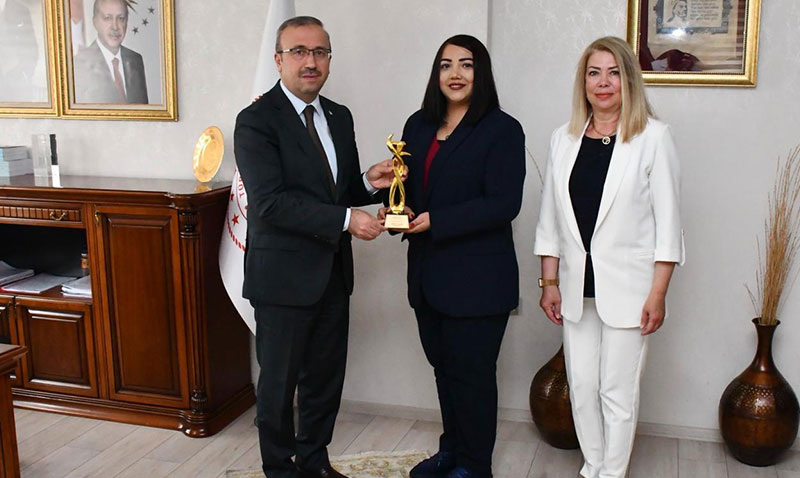 Eskişehirli Öğretmene Azerbaycan’dan "Fark Yaratan Öğretmen" Ödülü