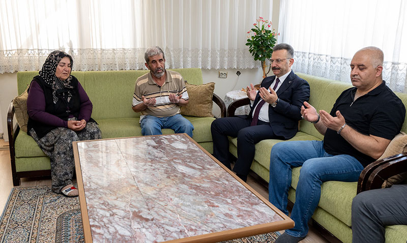 Vali Aksoy’dan Şehit Piyade Binbaşı Şevket Tombul’un Ailesine Bayram Ziyareti