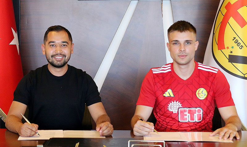 Eskişehirspor’a Genç Golcü Takviyesi: Batuhan Doğrukıran Siyah-Kırmızılı Oldu!