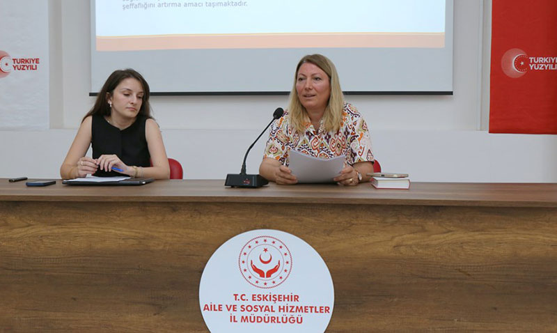 Eskişehir’de "Hukuk ve Aile" Söyleşisi: Aile Kurumunun Hukuki Boyutları Aydınlatıldı!