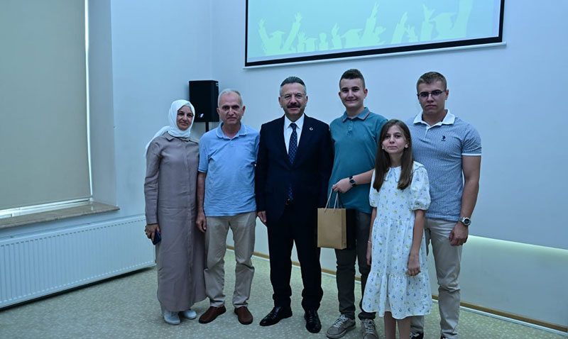 Eskişehir’in LGS Gururu: Vali Hüseyin Aksoy, Türkiye Birincisi Öğrencileri Ağırladı!