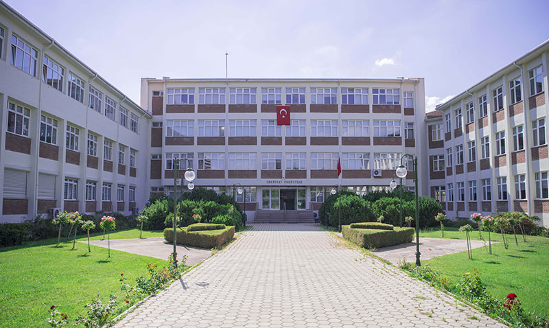 Anadolu Üniversitesi Edebiyat Fakültesi: Geçmişten Geleceğe Bilimin Işığında Bir Yolculuk