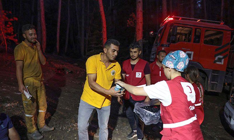 Kızılay Gönüllüleri Orman Yangınlarında Ön Safta