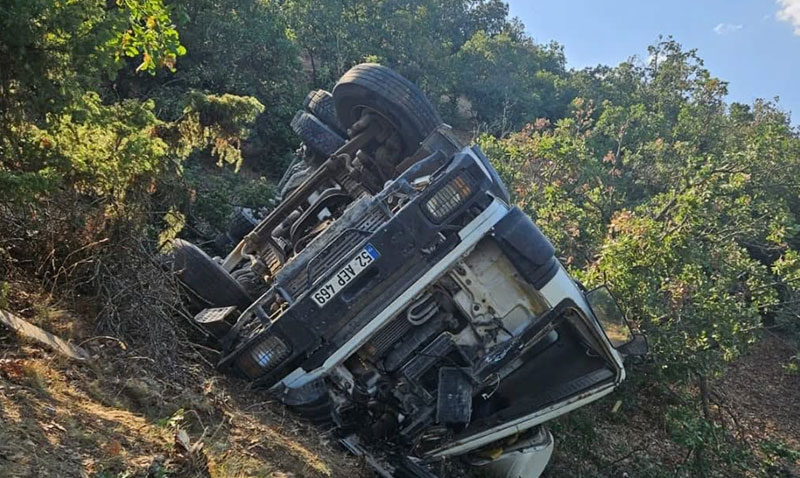 Alpu’da Şarampole Yuvarlanan Mikserden Sıkışan Sürücü Kurtarıldı