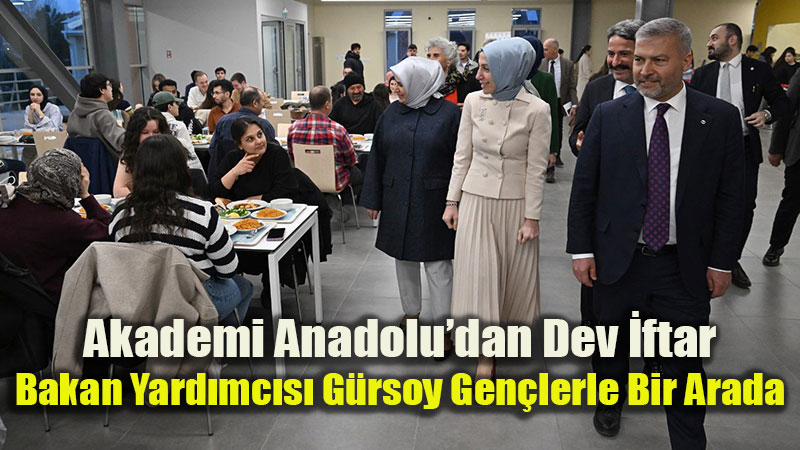 Bakan Yard�mc�s� G�rsoy ve Rekt�r Ad�g�zel ��rencilerle iftar sofras�nda bulu�tu