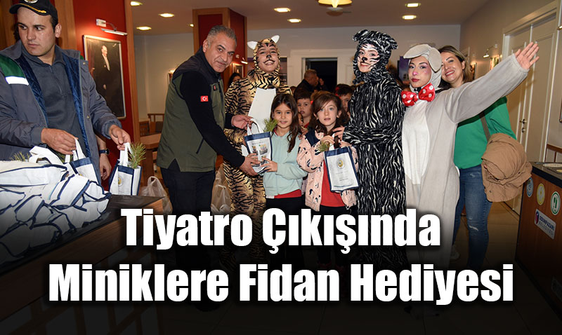 Tiyatro knda Miniklere Fidan Hediyesi