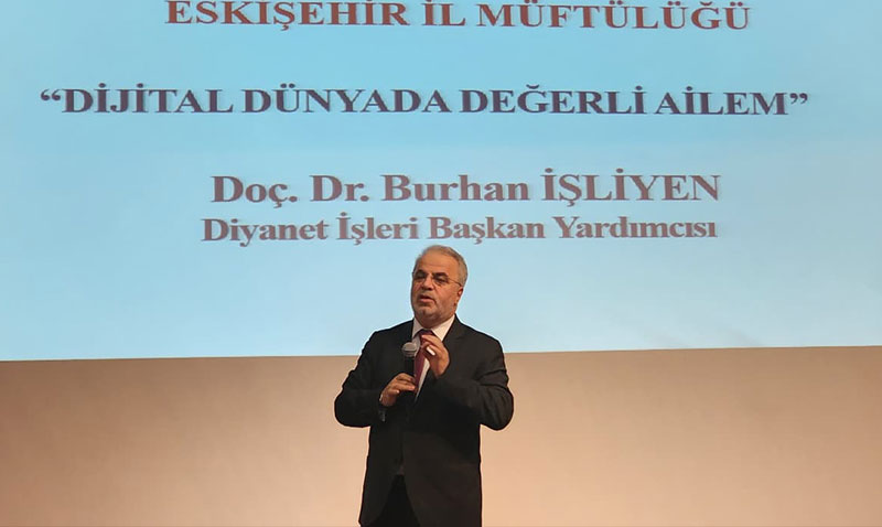 Do. Dr. Burhan liyen’in Katlmyla "Dijital Dnyada Deerli Ailem" Konferans Gerekletirildi