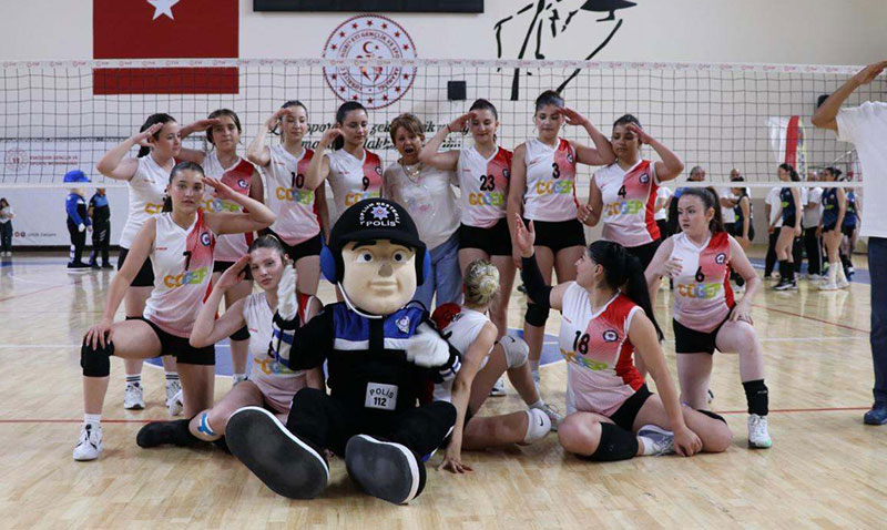 "Teknolojiyi Abartma, Geleceini Karartma-2" Projesi Kapsamnda Dzenlenen Voleybol Turnuvas Sona Erdi!