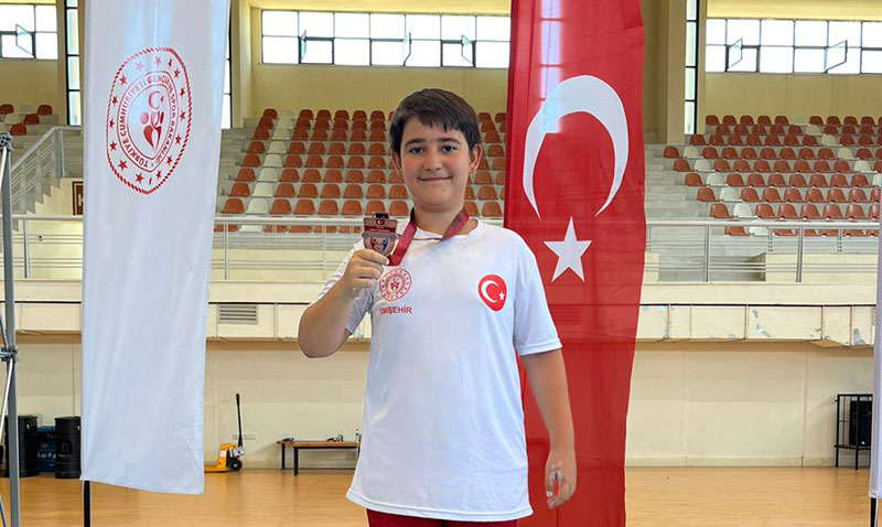 Berat Ayberk Gmen’den Halterde Trkiye ncl!