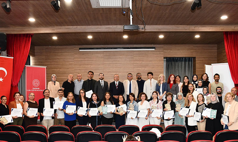 Eskiehir’de "Giriimcilik Ruhu" Projesi Tamamland: retmenler Sertifikalarn Ald