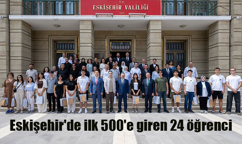 Vali Aksoy, YKS’de Dereceye Giren rencileri ve Ailelerini Arlad